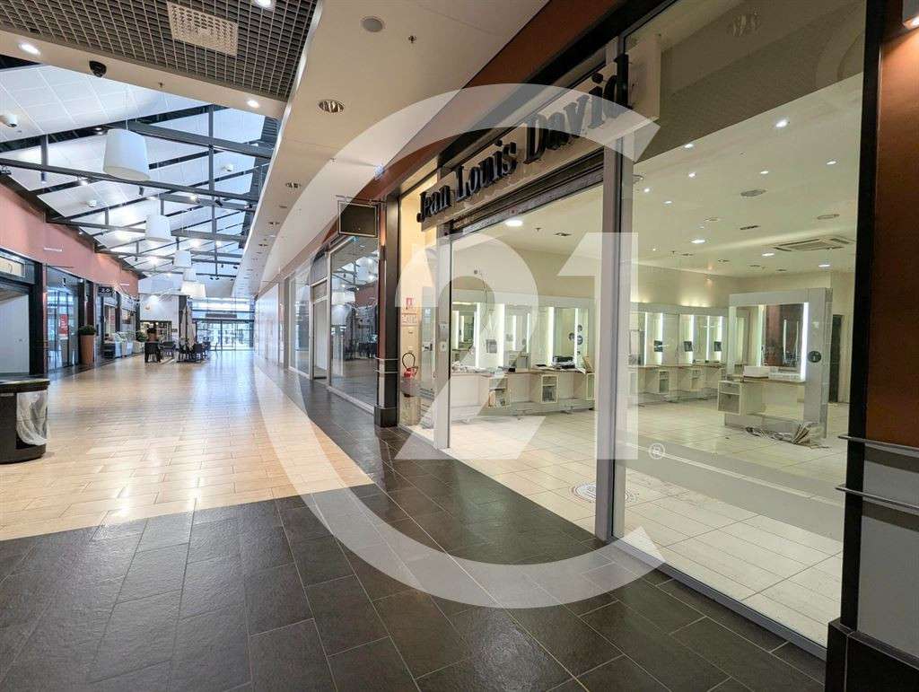 A louer local coiffure galerie Auchan Valence Sud