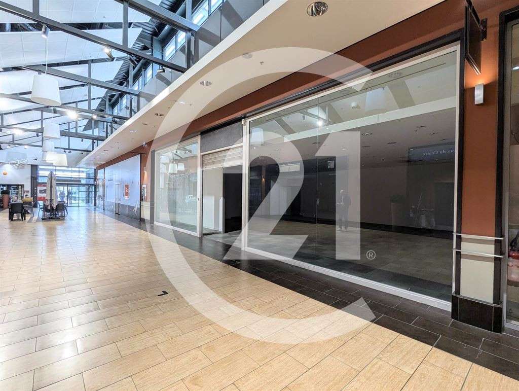 A louer local 144m² Galerie Auchan Valence Sud