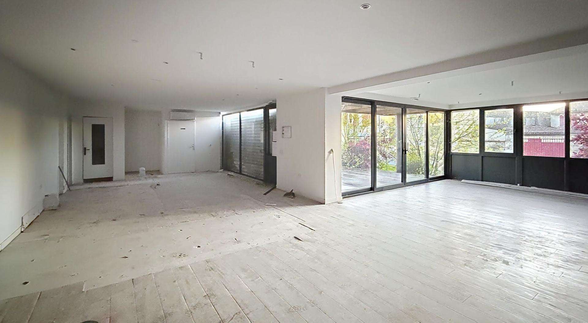 Vente local + 2 appartements à Margaux