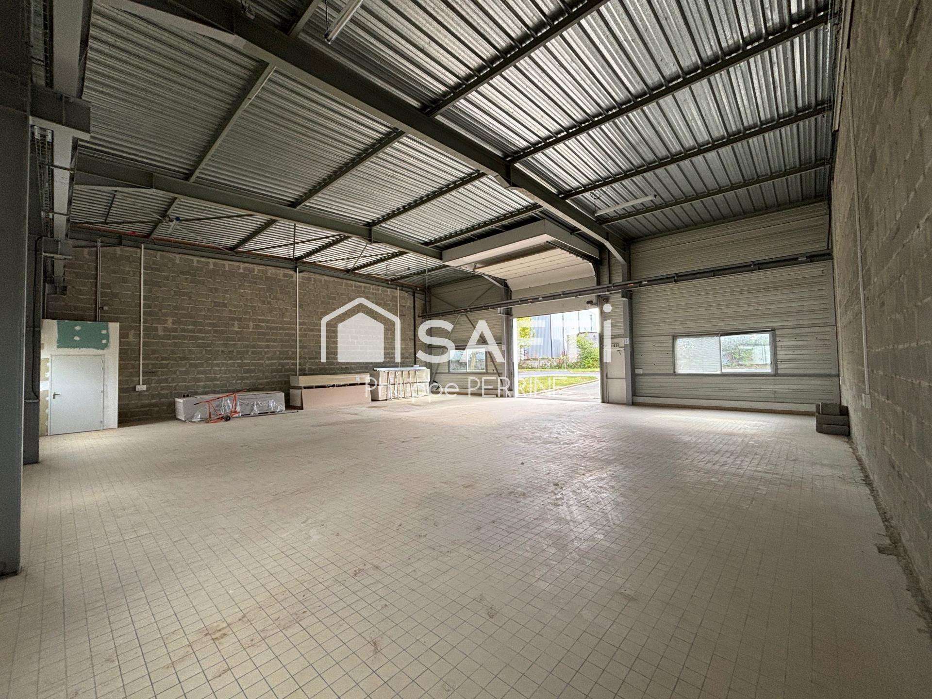 Local d'activité 160m² à Douvres la Délivrande