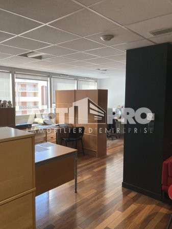 Vente bureaux 256 m² R+3 + 10 places à Perpignan