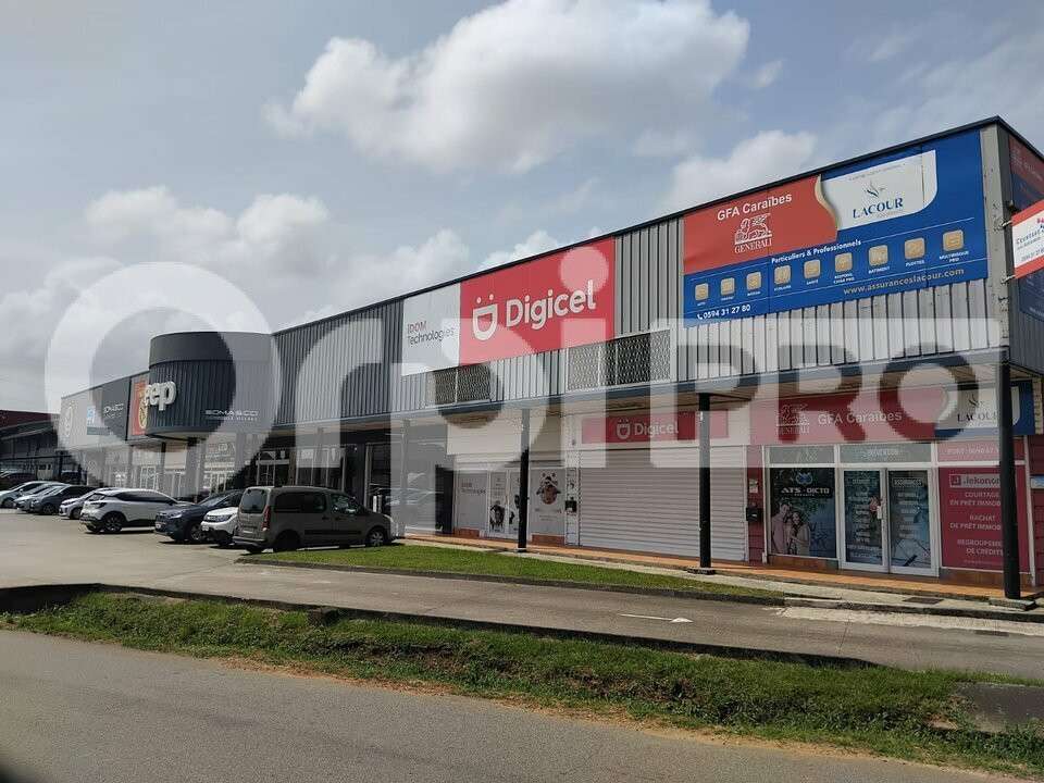 A louer local aménagé 380m² zone Collery à Cayenne