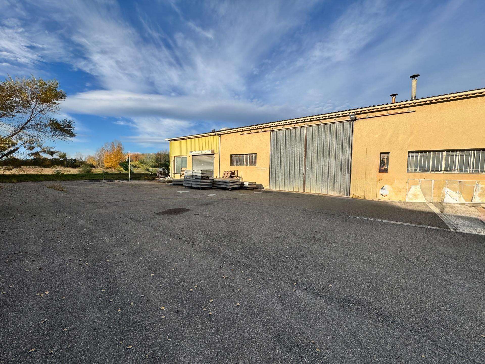 Vente local commercial libre 860m² ZA Pertuis