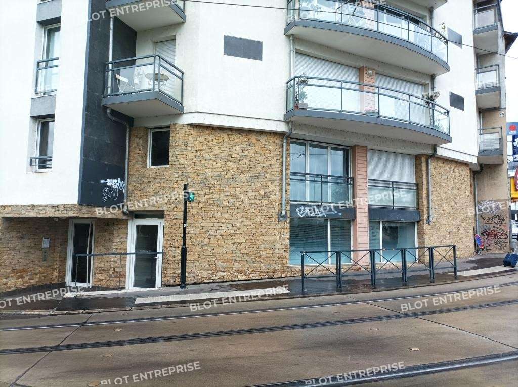 A vendre à louer bureaux 86m² Nantes St Félix