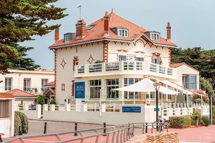 Vente murs et fonds hôtel bureau dans le 66