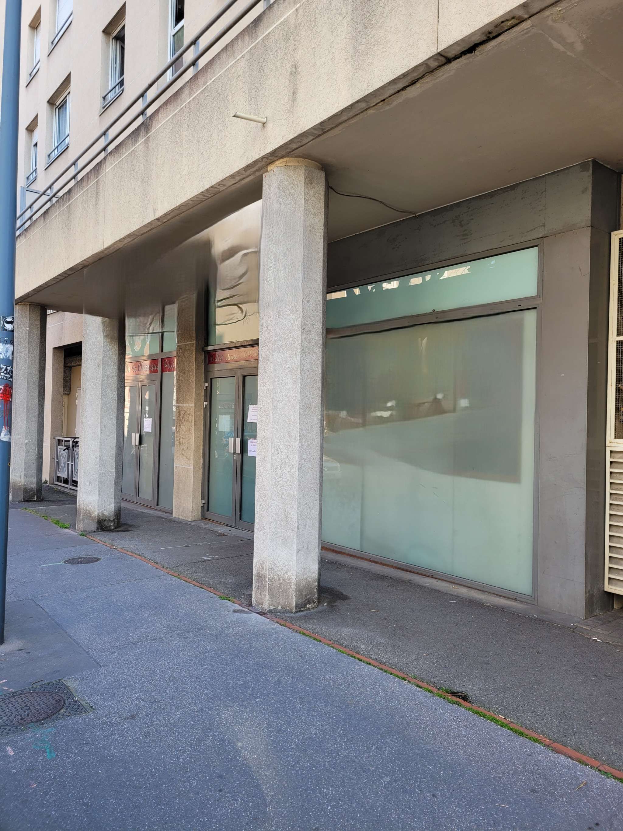 Local traversant 185m² Villeurbanne  Grand Clément