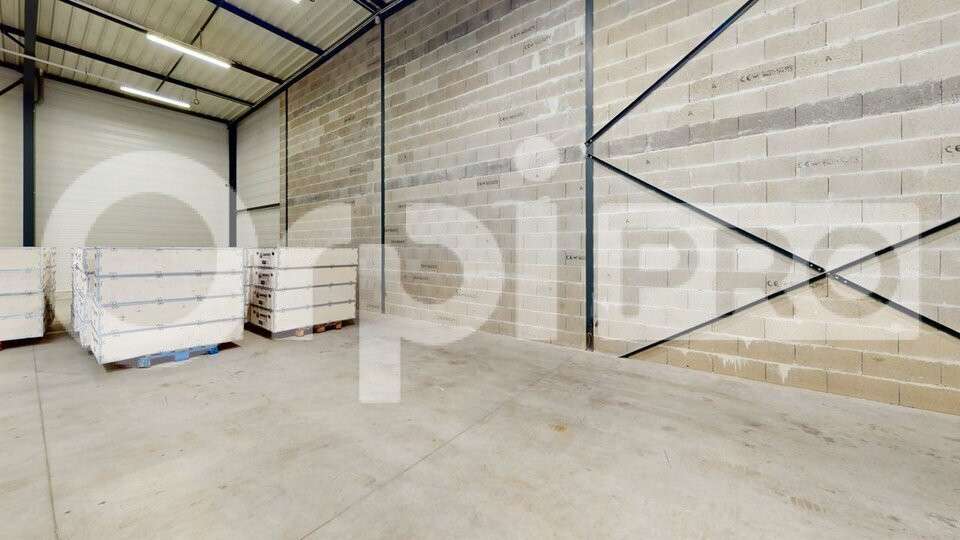 A louer local activité 230m² à Neuville-sur-Saône