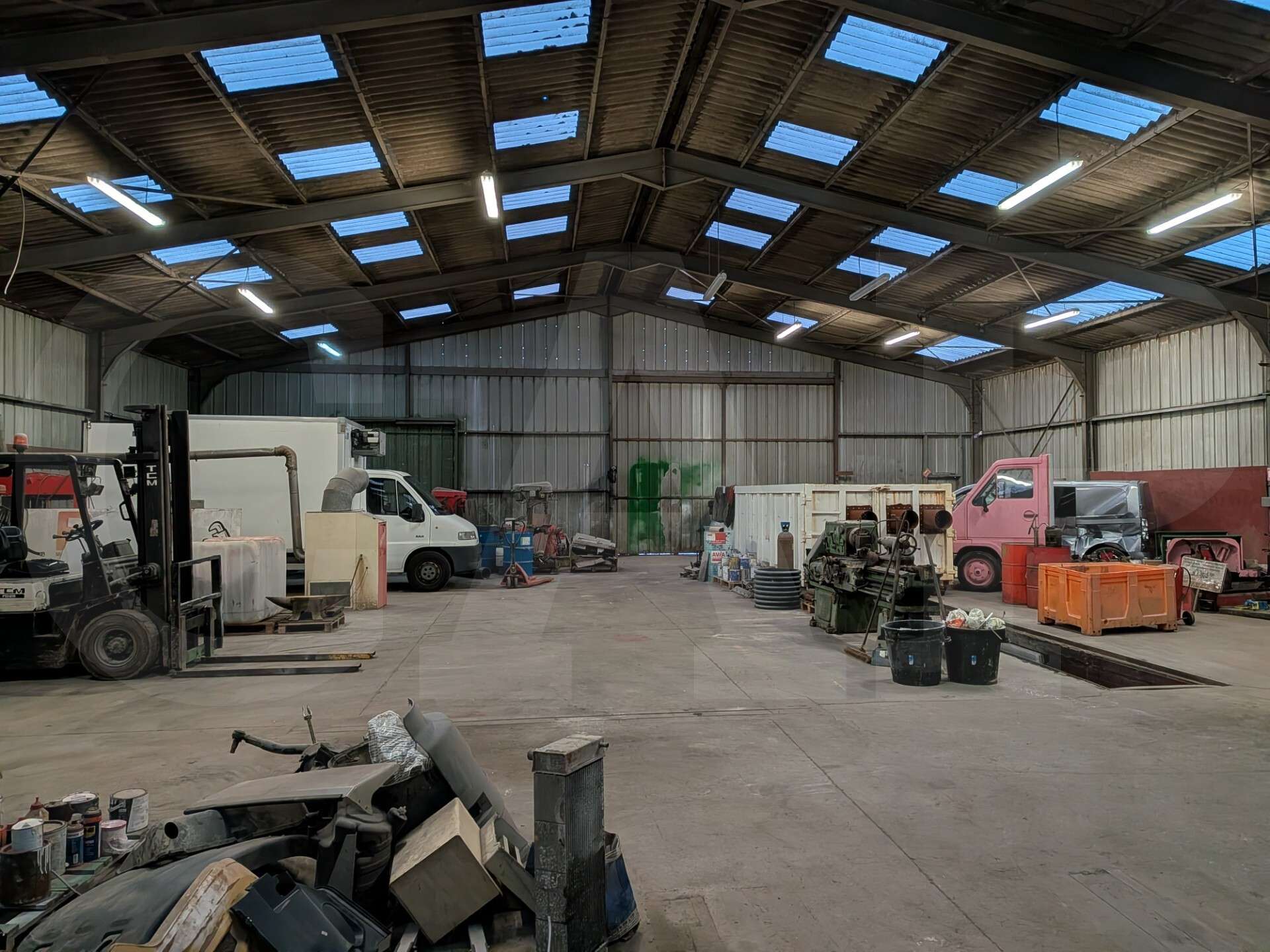 A louer bâtiment d'activités de 600m² à Baud