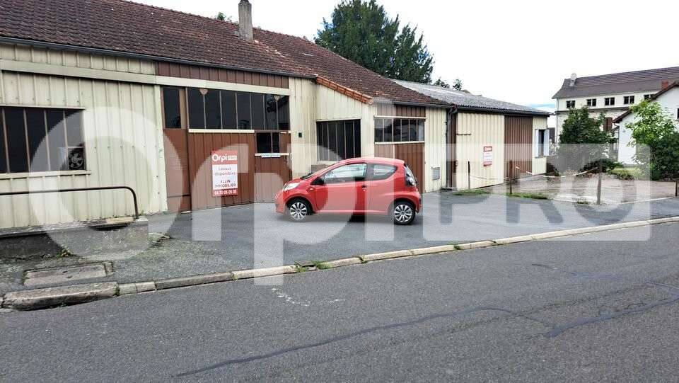 Local industriel de 300m² à louer à Montmarault