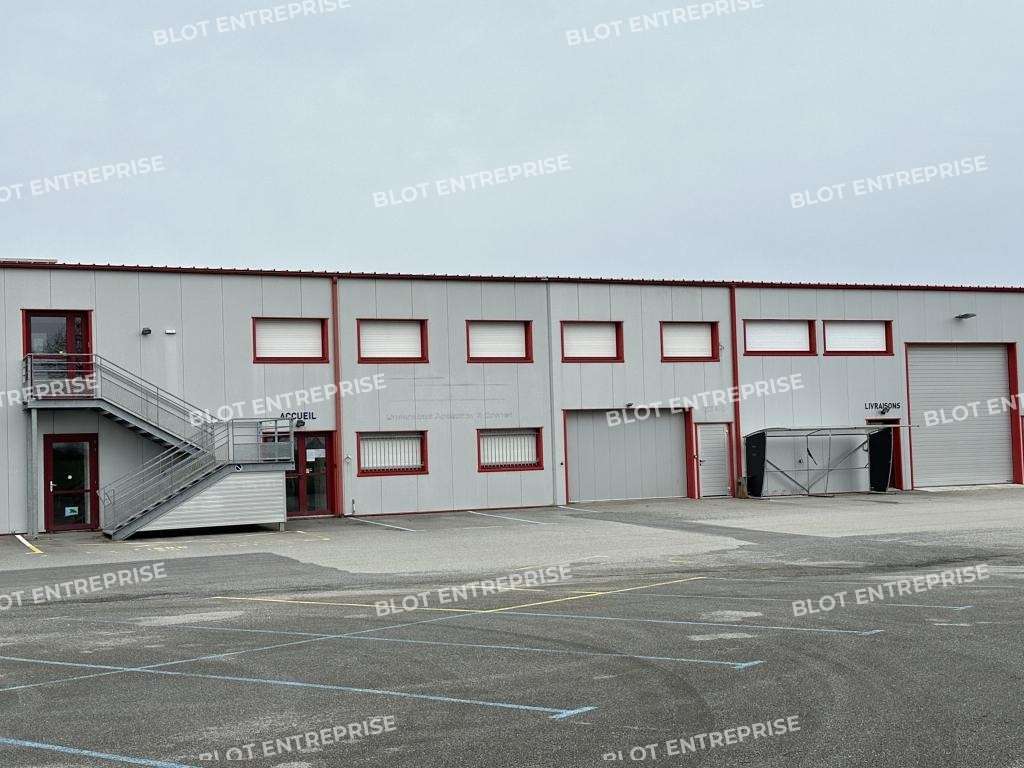 A louer bureaux avec stockage 1430m² à Caudan
