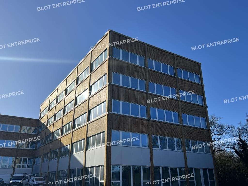 A vendre bureaux neufs de 817m² au 3ème étage Bruz