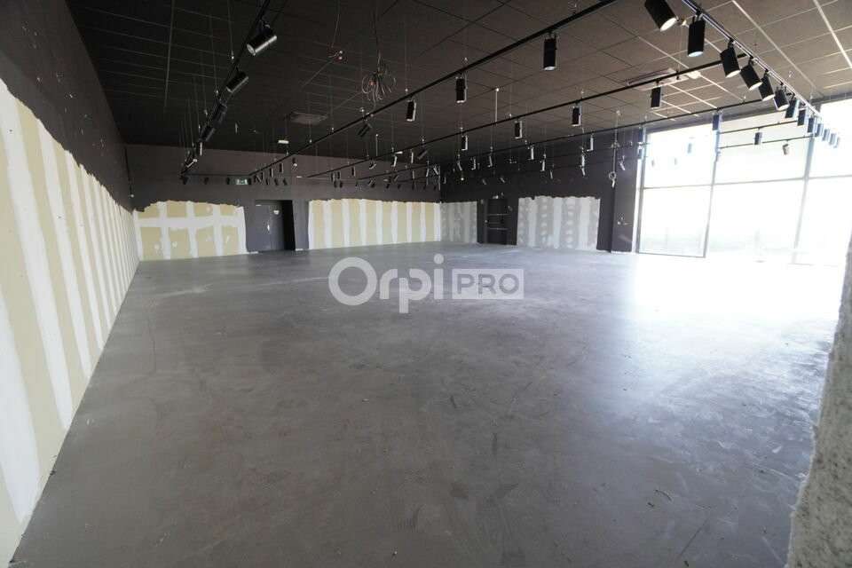 A louer local commercial de 300m² secteur Quetigny
