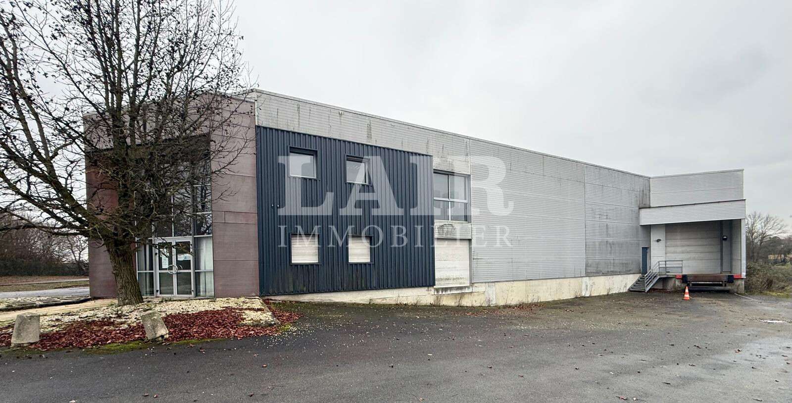 A louer bâtiment industriel logistique 5304m²Laval
