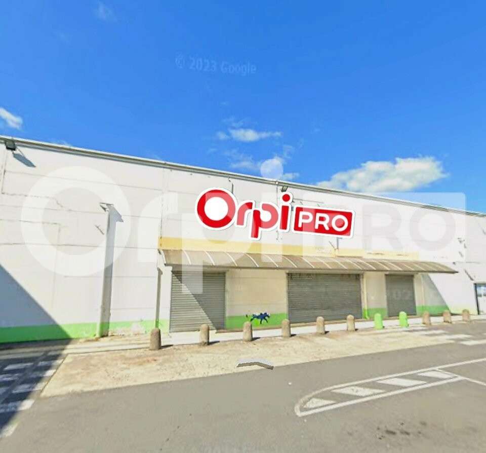 Local commercial 1483m² à louer à Reims