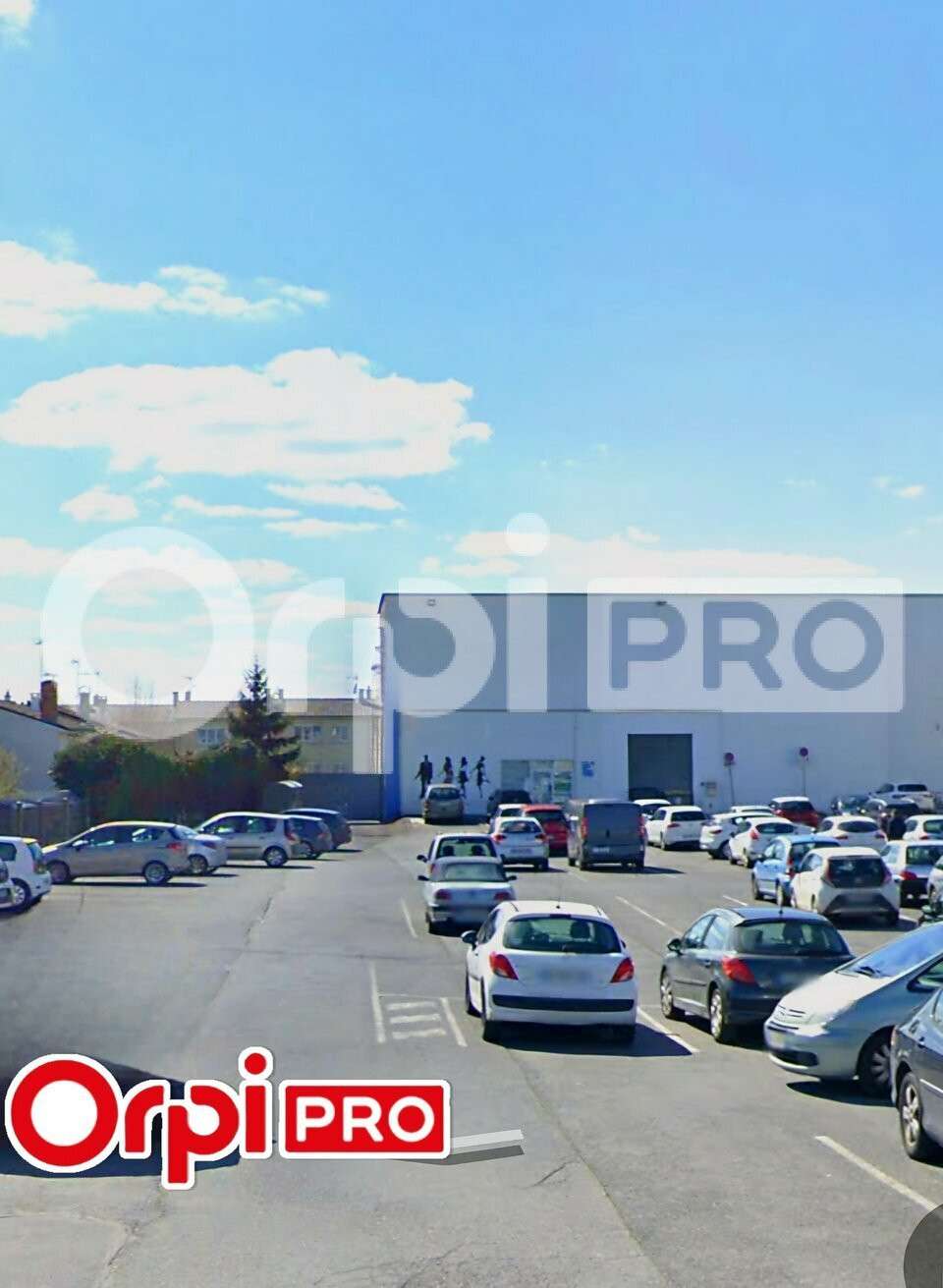Local commercial 608m² à louer à Reims