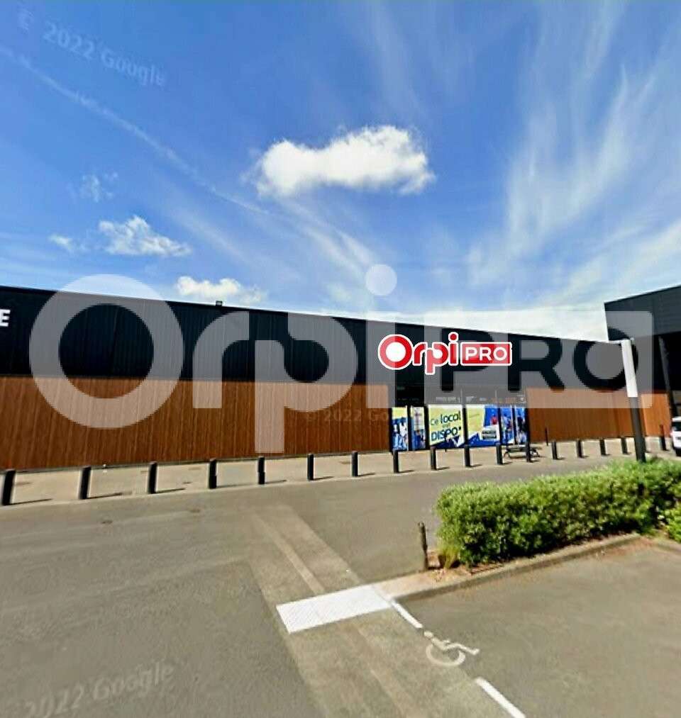 Local commercial 998m² à louer à Reims Champigny