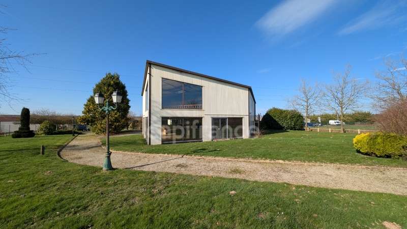 Locaux d'activités 650m² à vendre à Chandai