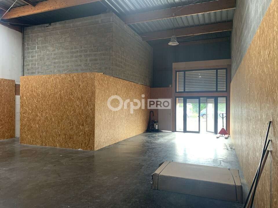 Local 190m² avec bureau à l'étage à Mérignac
