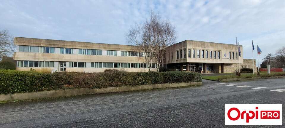 A vendre bureaux 4606m² sur 2 étages à St-Brieuc