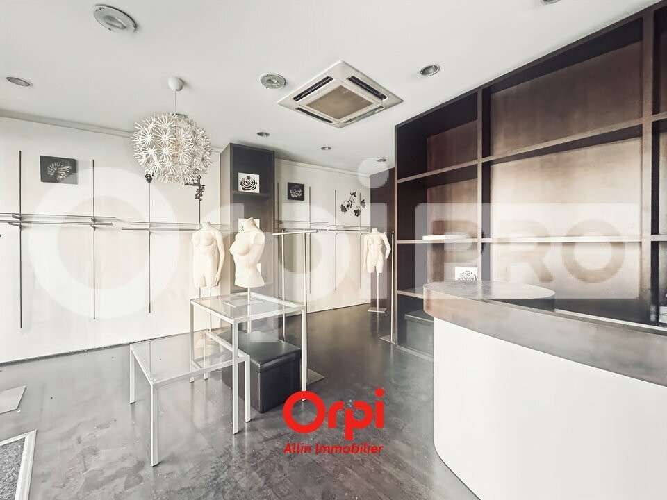 Local commercial 32m² à louer empl N°1 Montluçon