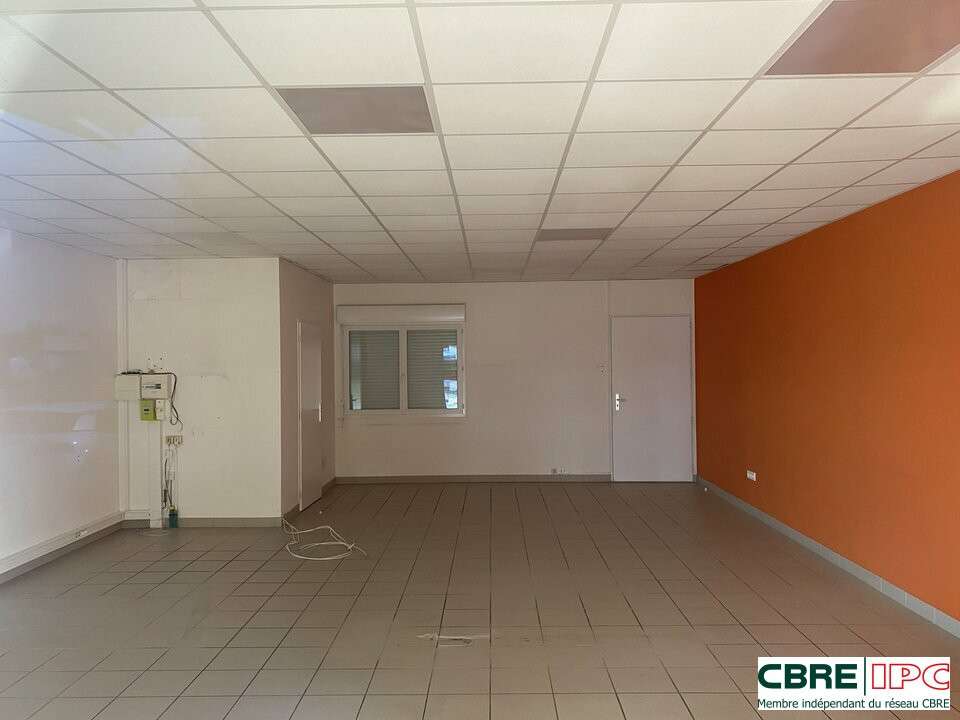 A louer local commercial de 61m² à Mont de Marsan