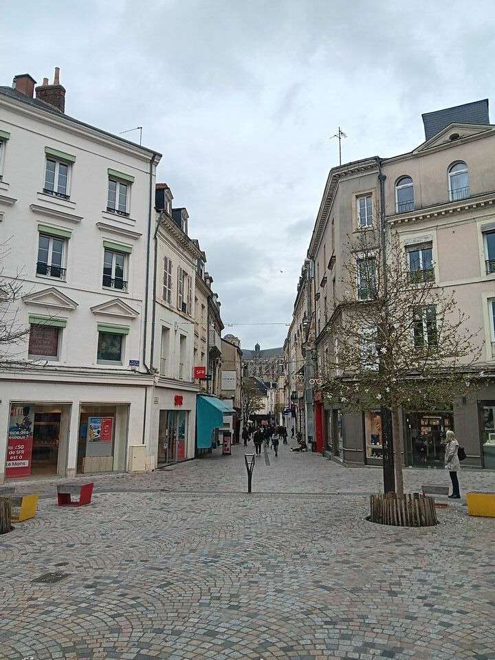 Local commercial de 25m² à louer au centre du Mans