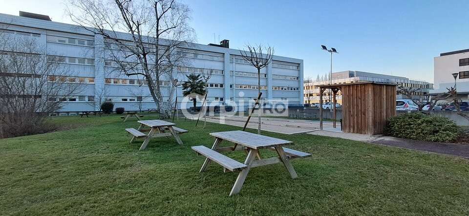 Bureaux 71m² à louer à Pau prox pôle universitaire