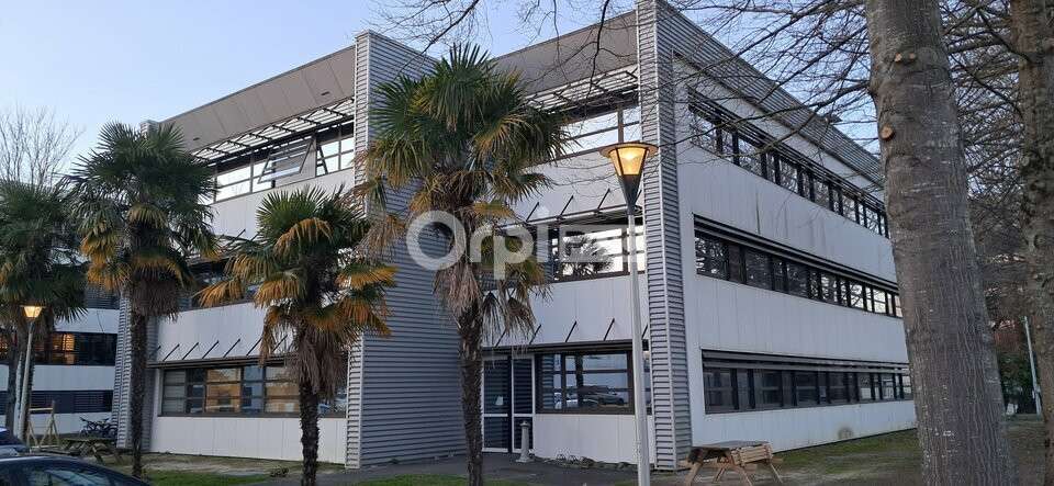Bureau de 11.58m² et 11.93m² à louer à Pau