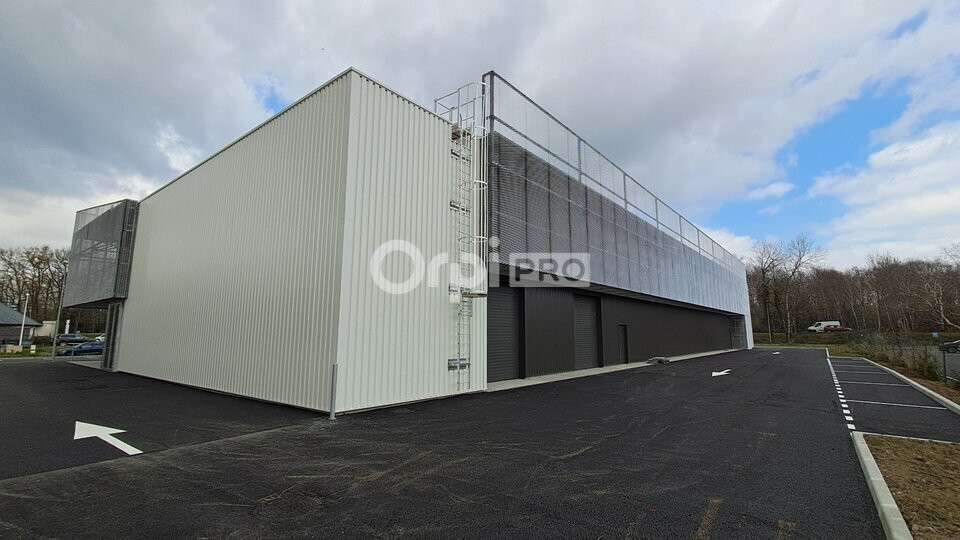 A louer 1 Cellule brute de 240m² à Pau Nord