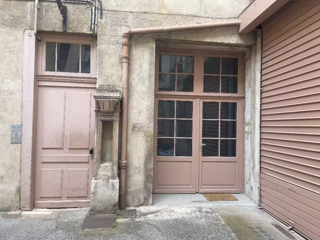 Loue local 50m² sur cour intérieure à Lyon 69002
