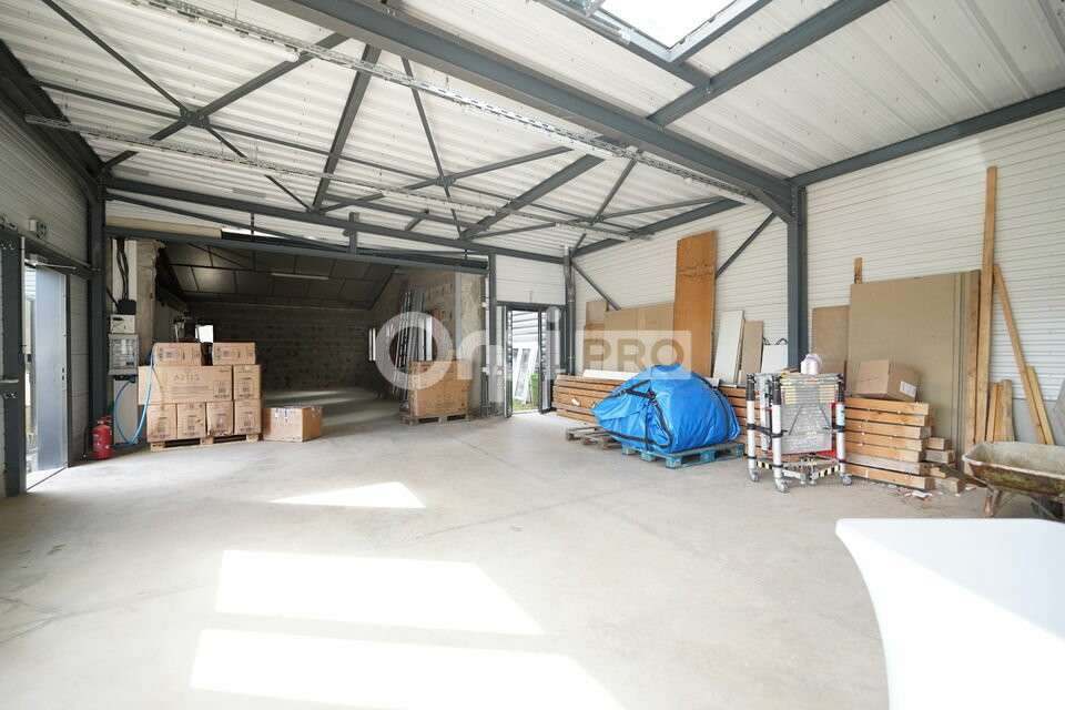Local d'activité 180m² à louer à Sainte-Consorce