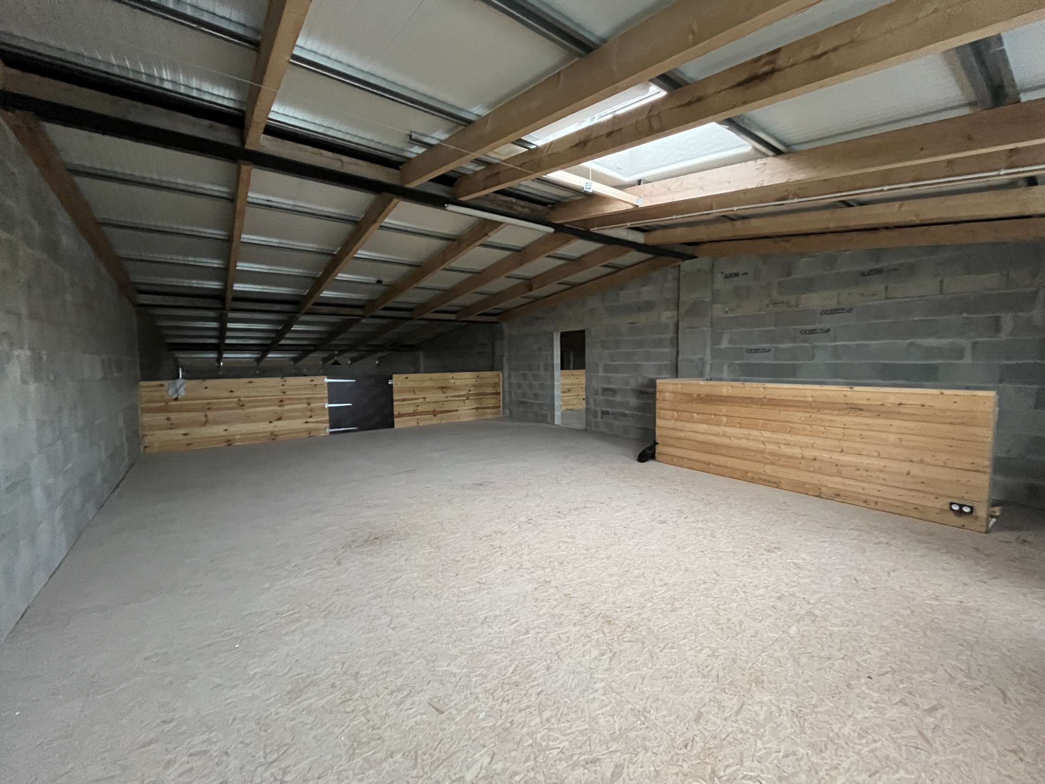 Bâtiment 768m² divisible à 15 min de la Rochelle