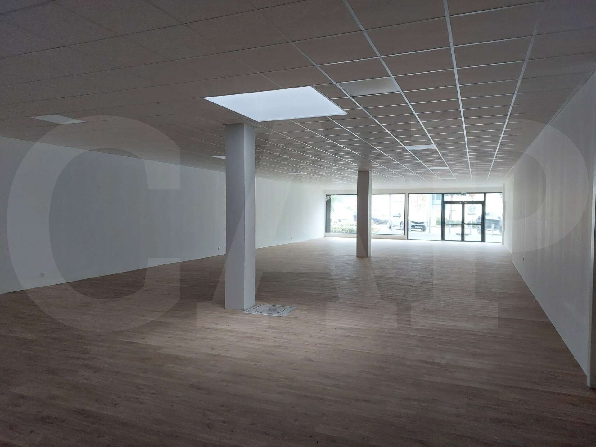 A louer local 428m² Zone Commerciale Lorient 