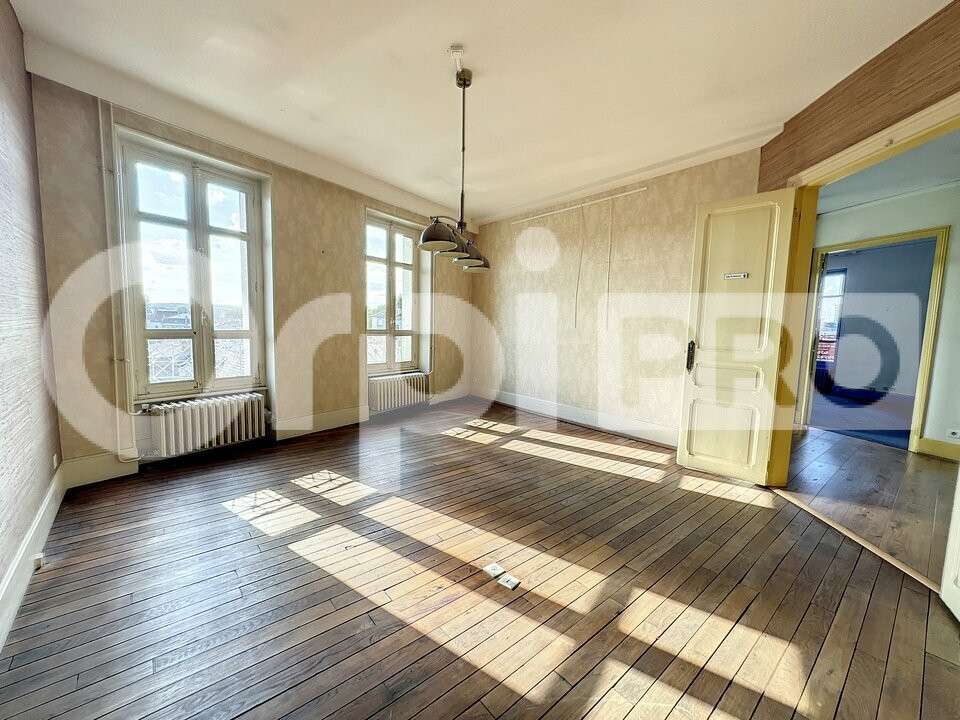 Bureau 147m² R+3 à vendre à Montluçon