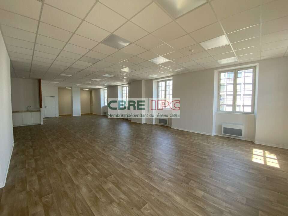 Loue bureaux lumineux 204m² centre St Jean de Luz