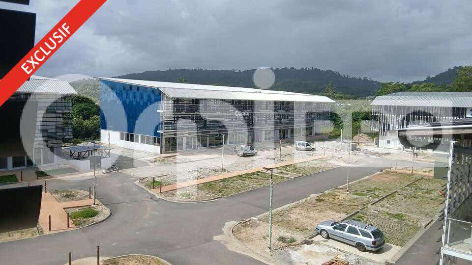 Loue immeuble commercial 422m² centre cial Matoury