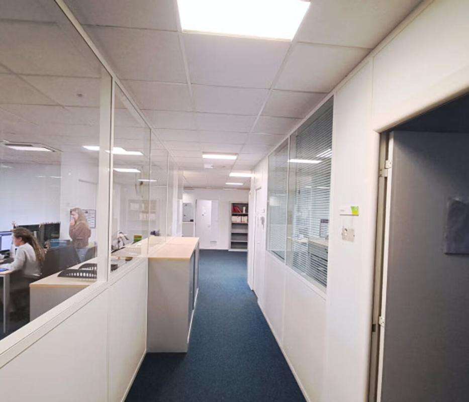 A louer bureaux & stockage de 296m² à Labège