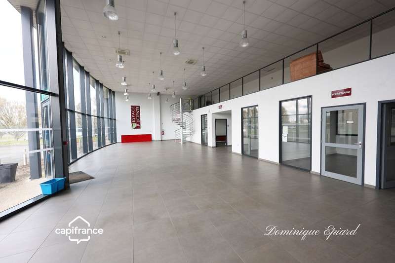 Loue local professionnel de 740m² à Chatellerault