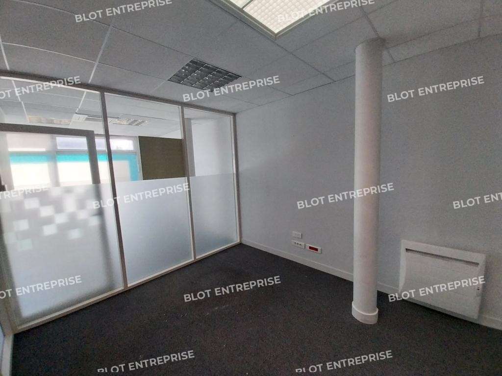 A louer local commercial 90m² à Ergué-Gabéric