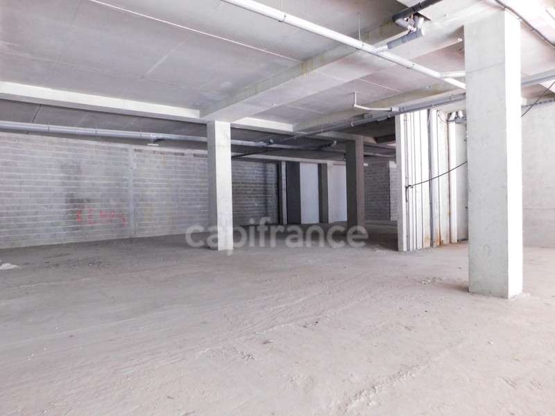 Local commercial 2 000m² à louer à Nancy centre