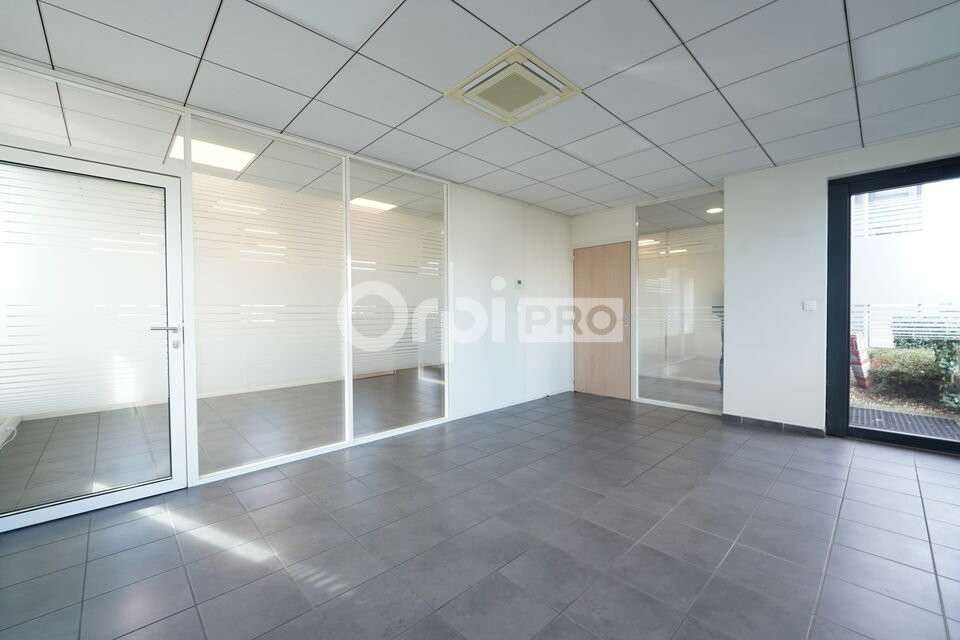 Local mixte 587m² à vendre à Vénissieux