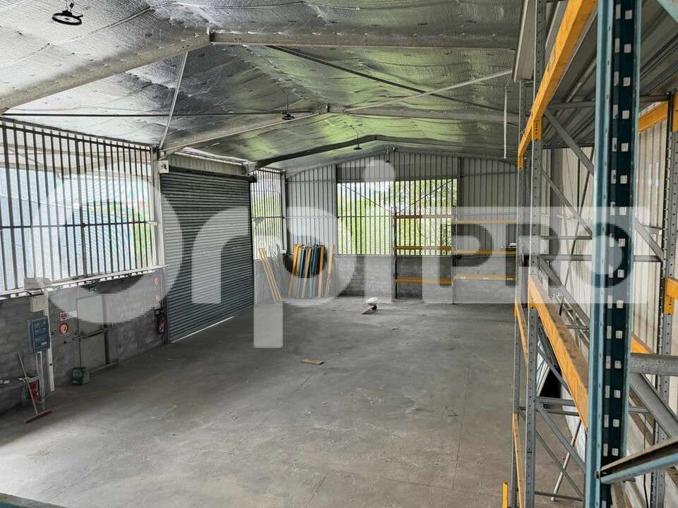 A louer hangar 412m² à Matoury emplacement rare
