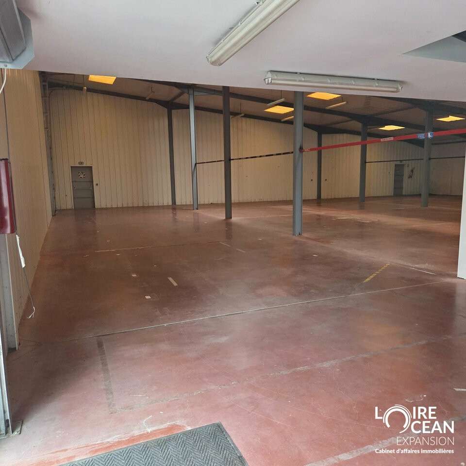 Loue local d'activité 951m² La Baule zone Beslon