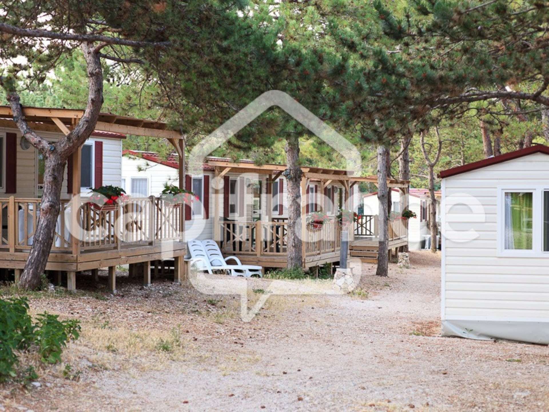 Vente camping *** murs et fonds 30 mn Alès