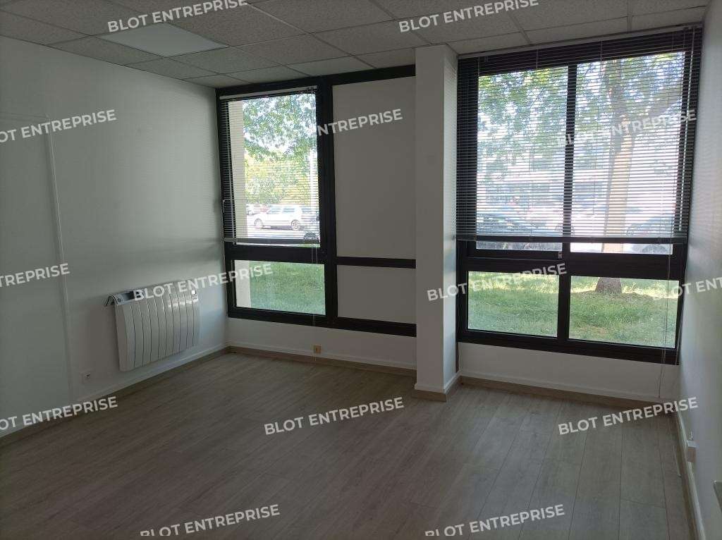 Location bureau de 16m² accès PMR à St Nazaire