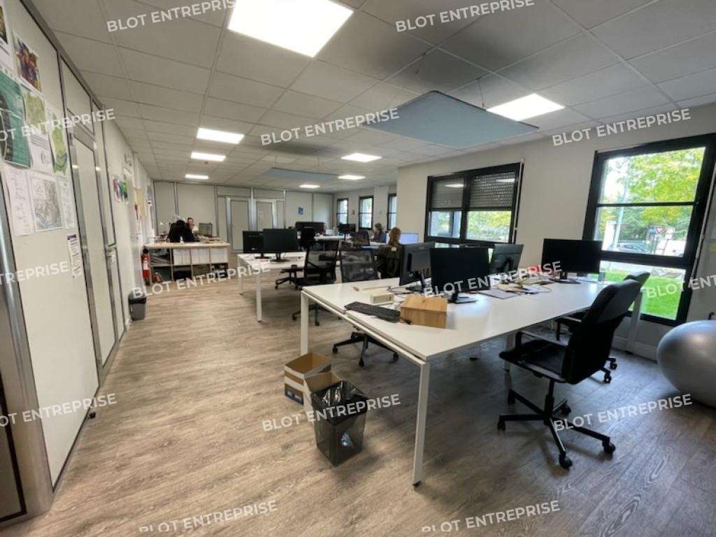 A louer bureaux de 180m² en za à Saint Herblain