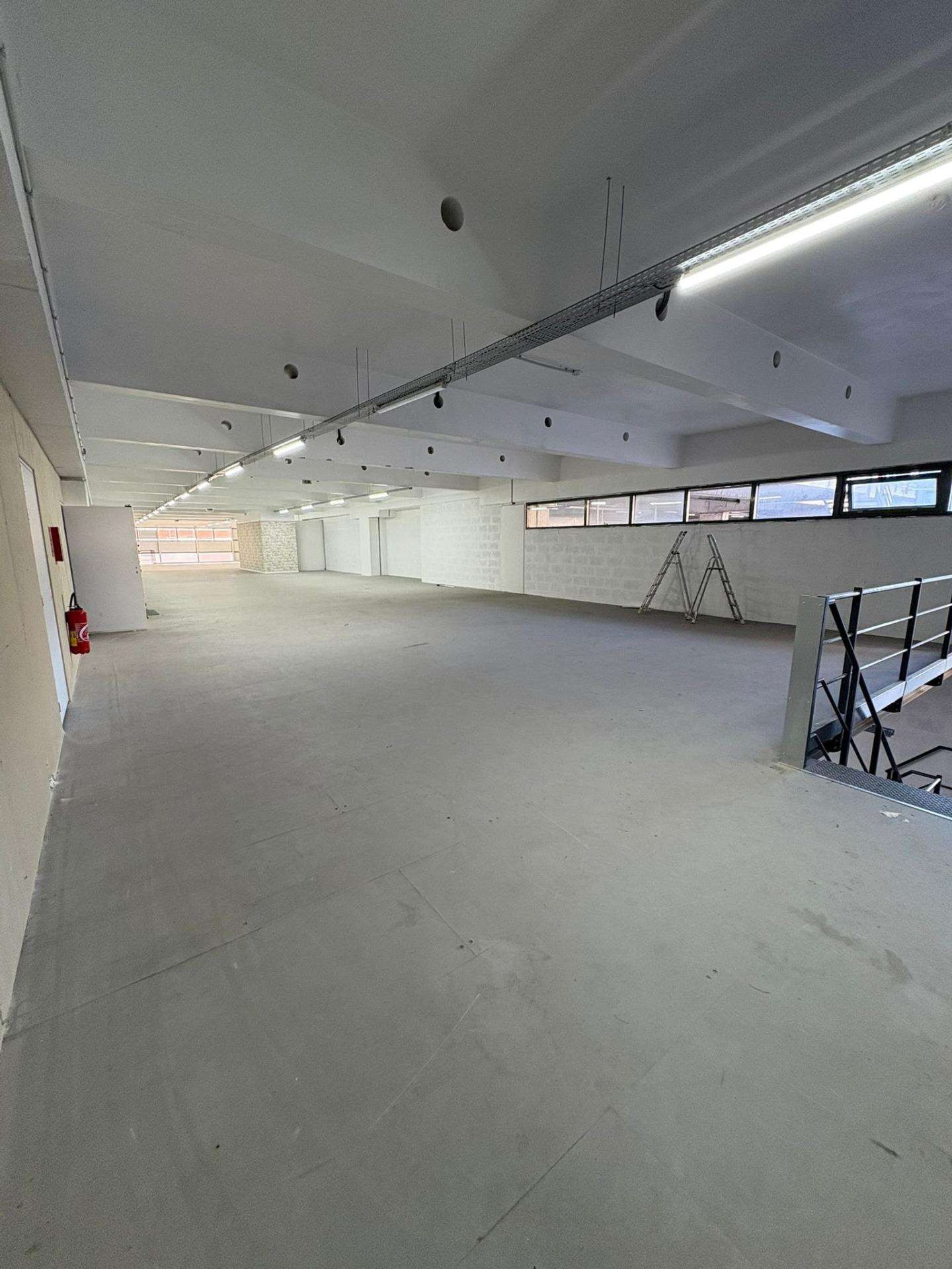 A vendre local commercial 1833m² à Pantin