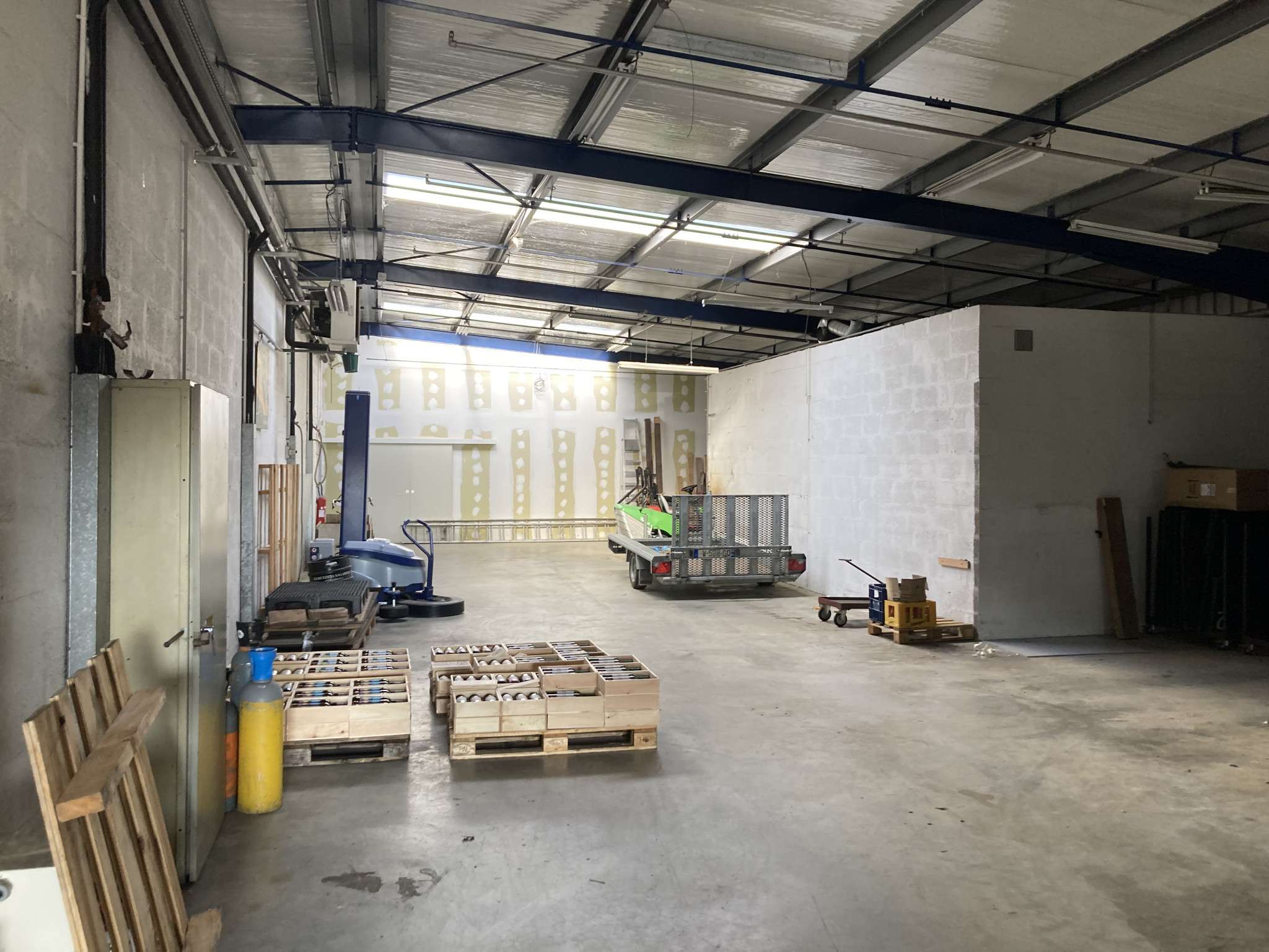 A louer entrepôt 660m² proche A63 à Bayonne
