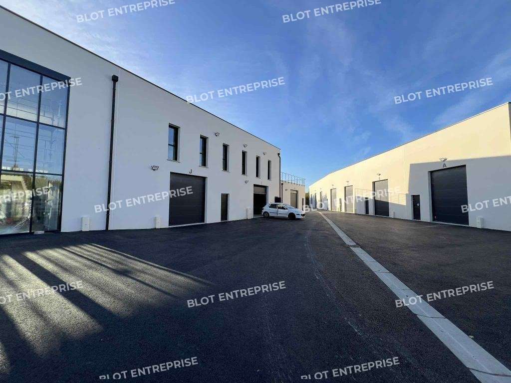 A louer cellule d'activités 100m² Noyal-Châtillon