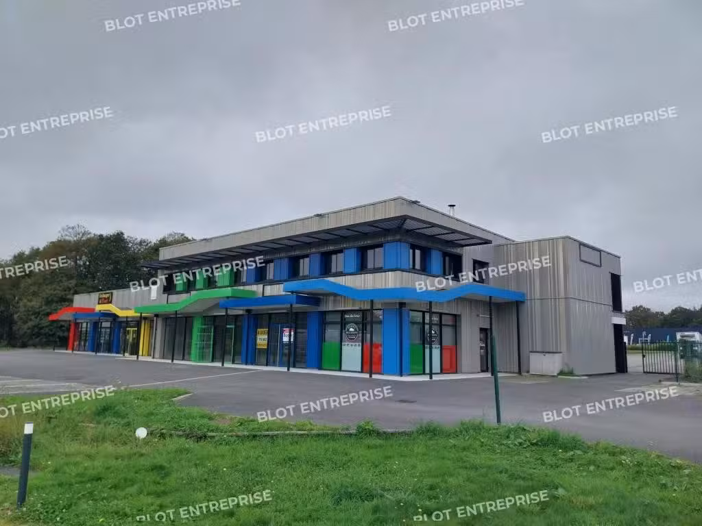 Location local commercial de 75m² à Grand Champ